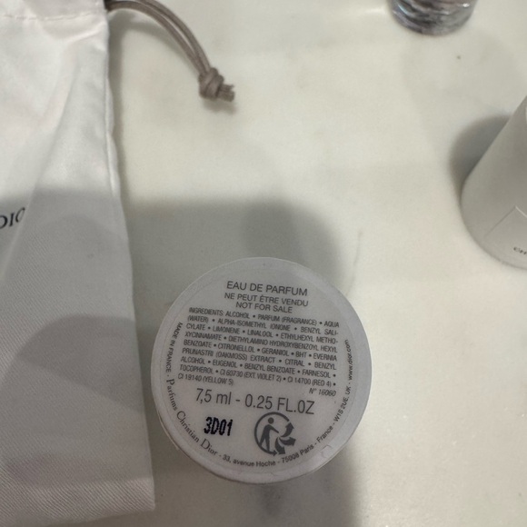 Christian Dior Gris Dior Eau de Parfum 7.5ML (mini size) - Picture 3 of 4